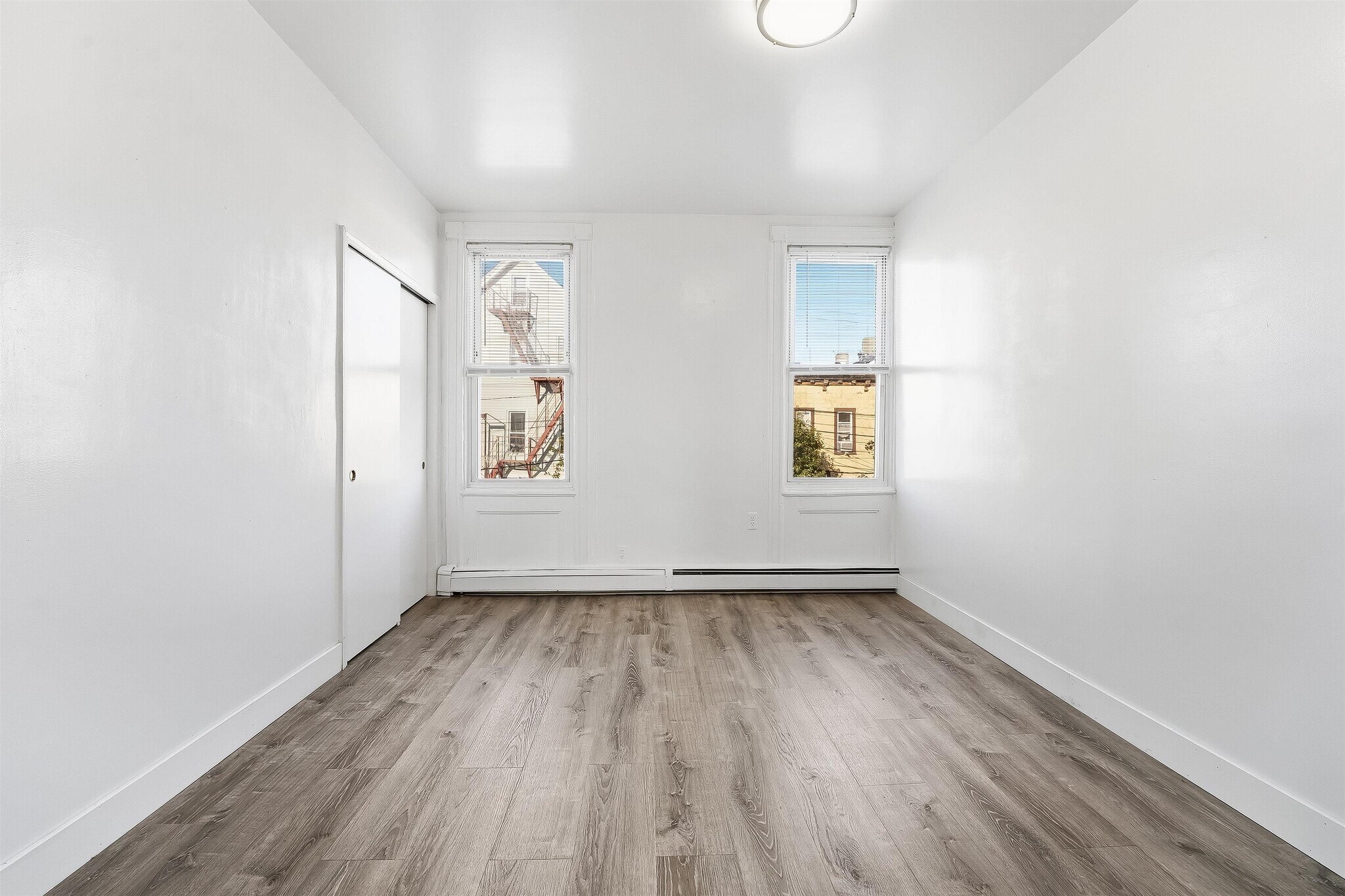 Building Photo - 525 7th St