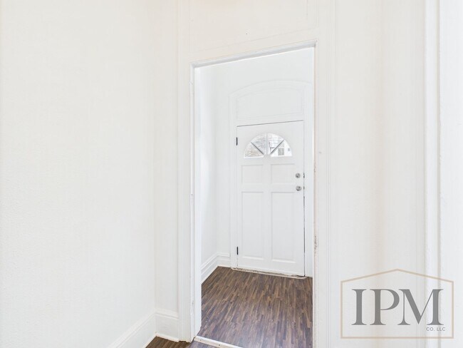 Building Photo - Available Now! Spacious 5 Bedroom Home Loc...