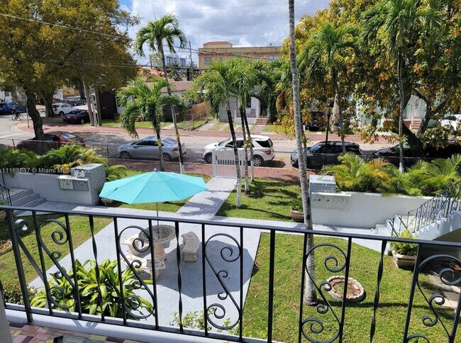 Building Photo - 555 SW 16th Ave