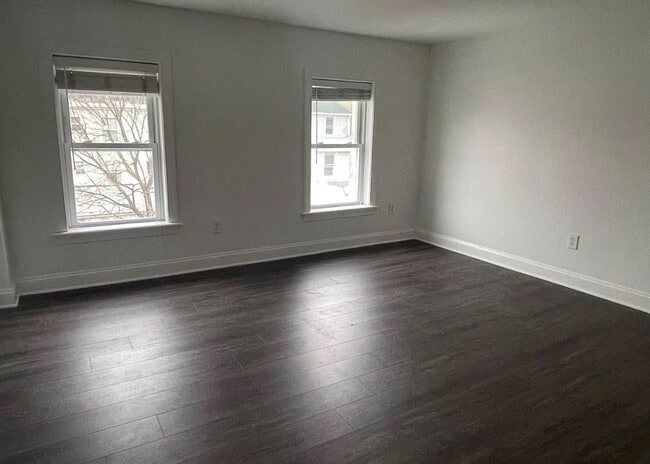 Building Photo - Spacious Fully Renovated 4BR Home with 2 Full Baths – Prime Manayunk Location!