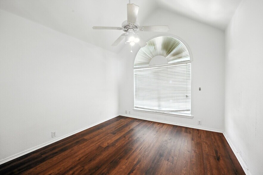 Building Photo - 6651 Canterbury Dr