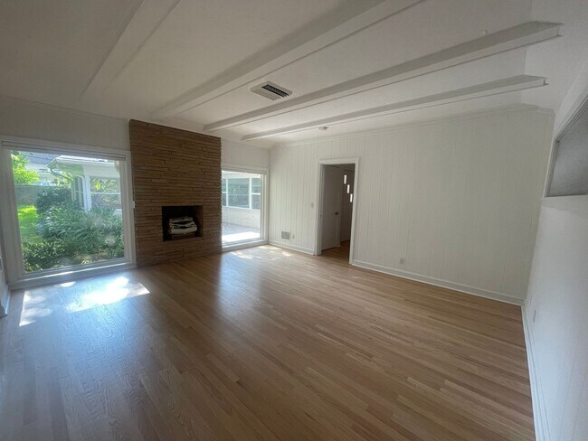 Building Photo - South Highland Beauty! This Is The One To ...