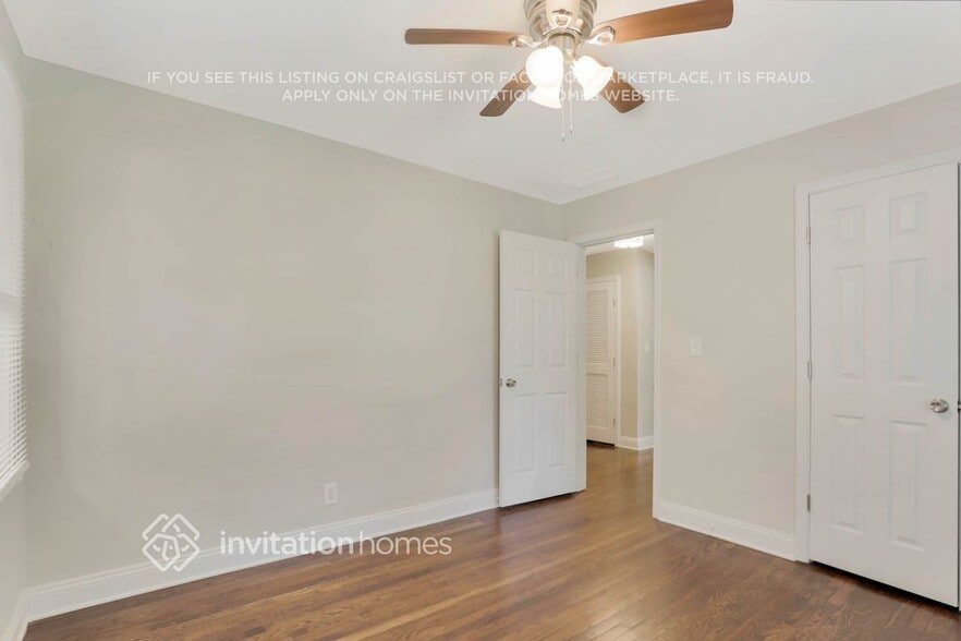 Building Photo - 2805 Mitchell Dr