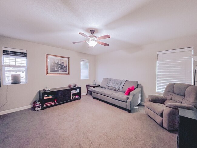 Building Photo - 8056 E 53rd Dr