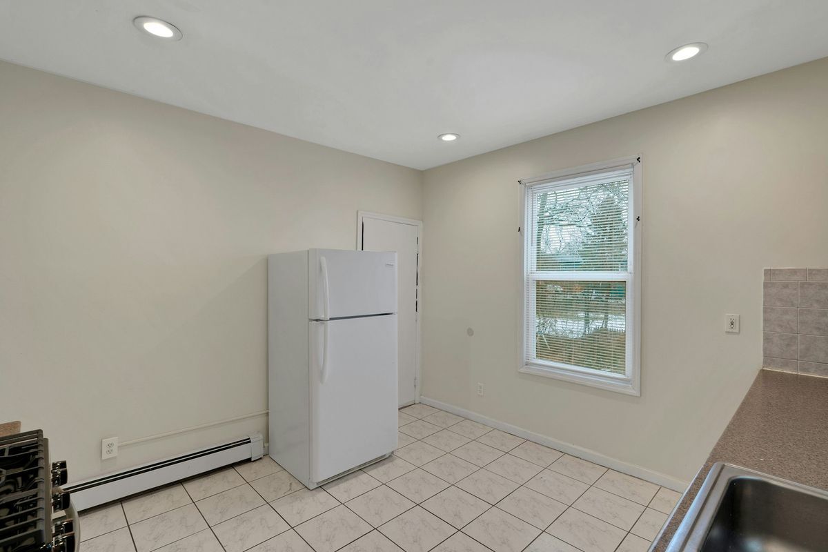 Building Photo - 496 S 21st St