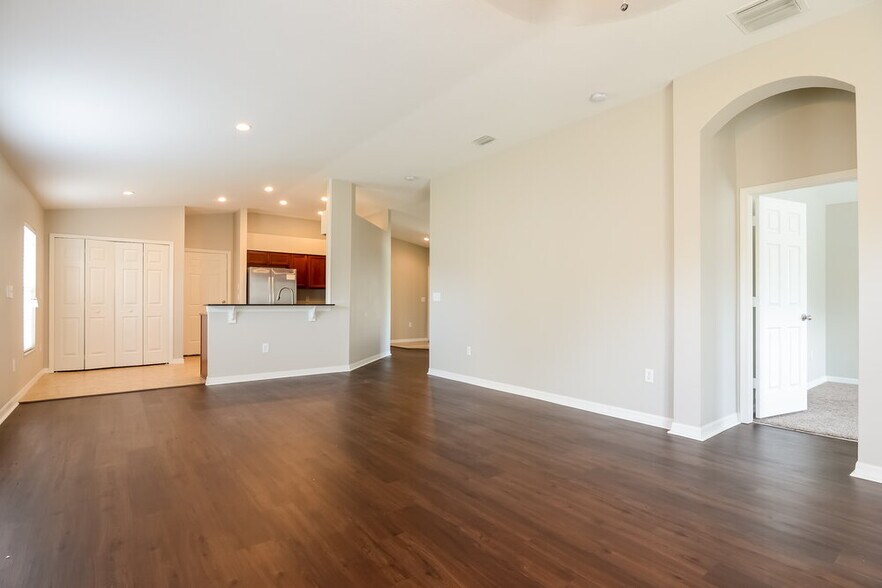 Building Photo - 17407 Garden Heath Ct