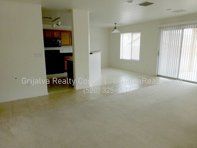 Building Photo - 4 Bedroom, 2 Bath Two-Story Home in Los Ar...