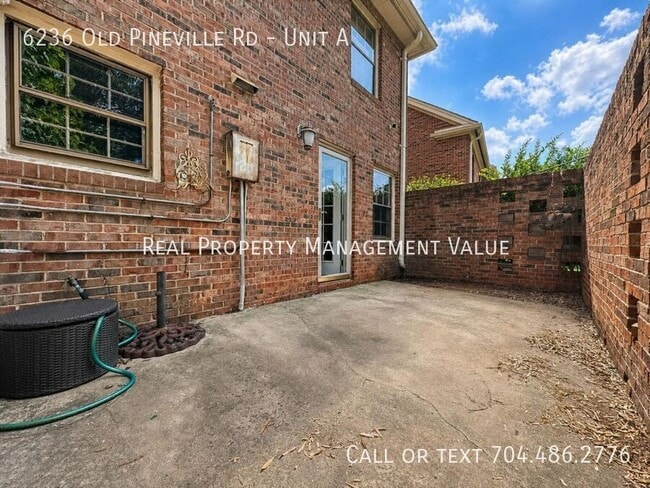 Building Photo - 6236 Old Pineville Rd