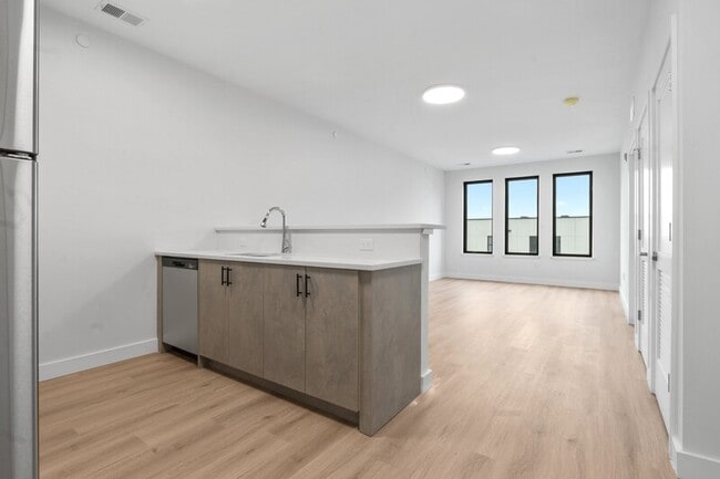 Building Photo - 407 Highland Ave
