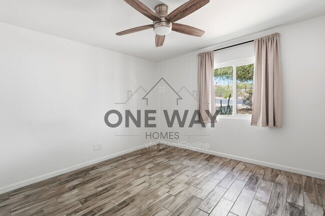 Building Photo - 1329 E Cholla St