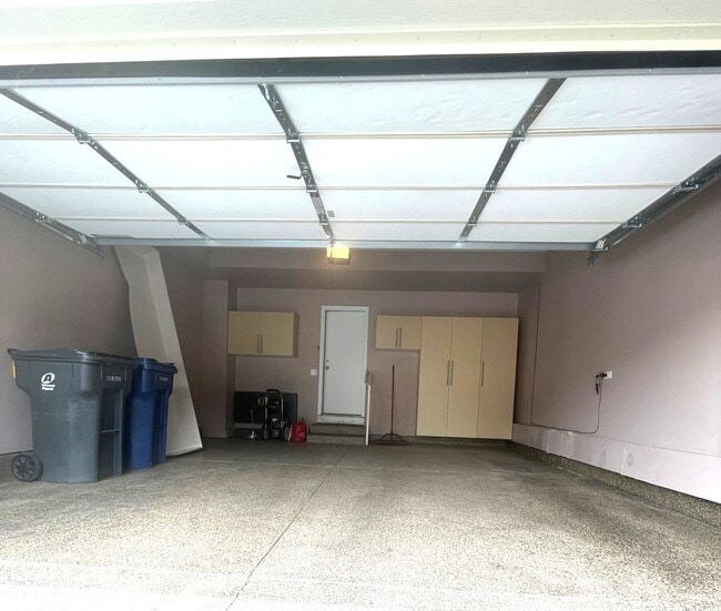 Building Photo - 1220 S Christine Ct
