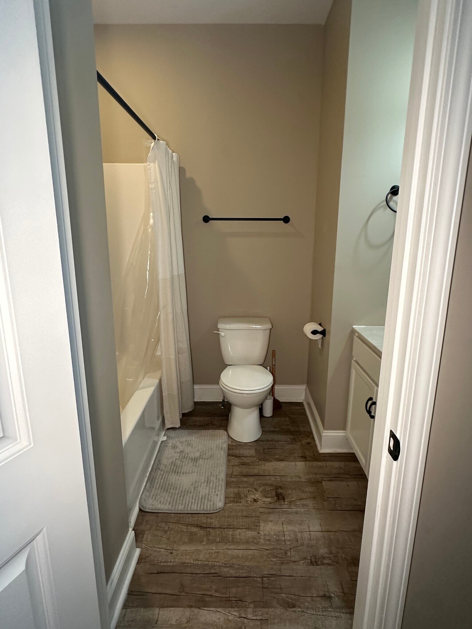 Building Photo - 1124 Eagles View Dr