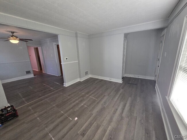 Building Photo - 112 Gale Ave