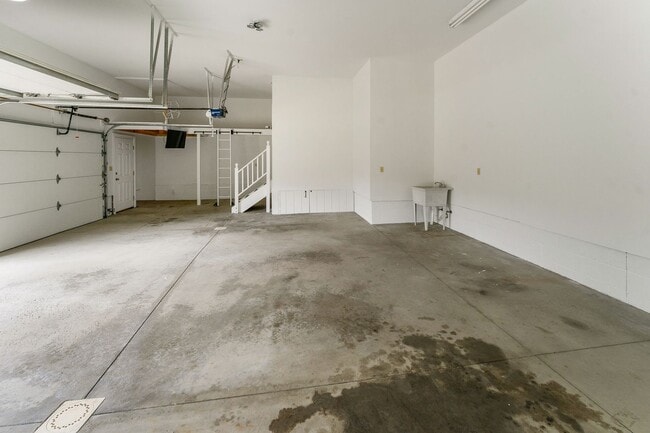 Building Photo - 652 Saddlebrook Dr