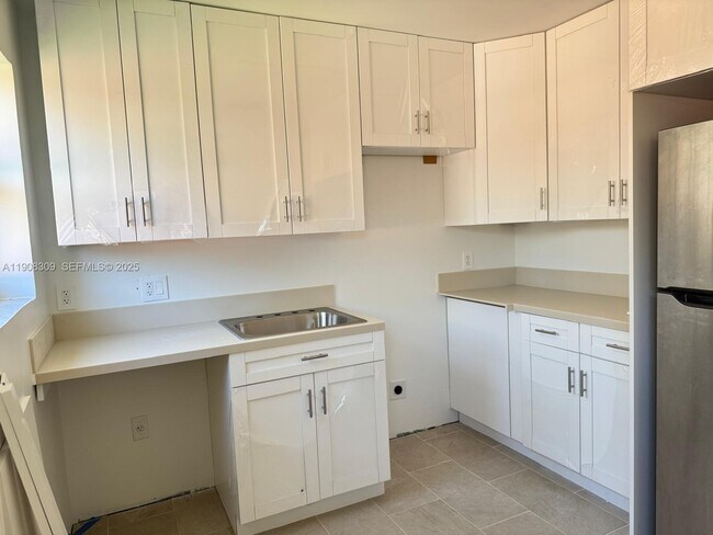 Building Photo - 2051-2055 NE 167th St