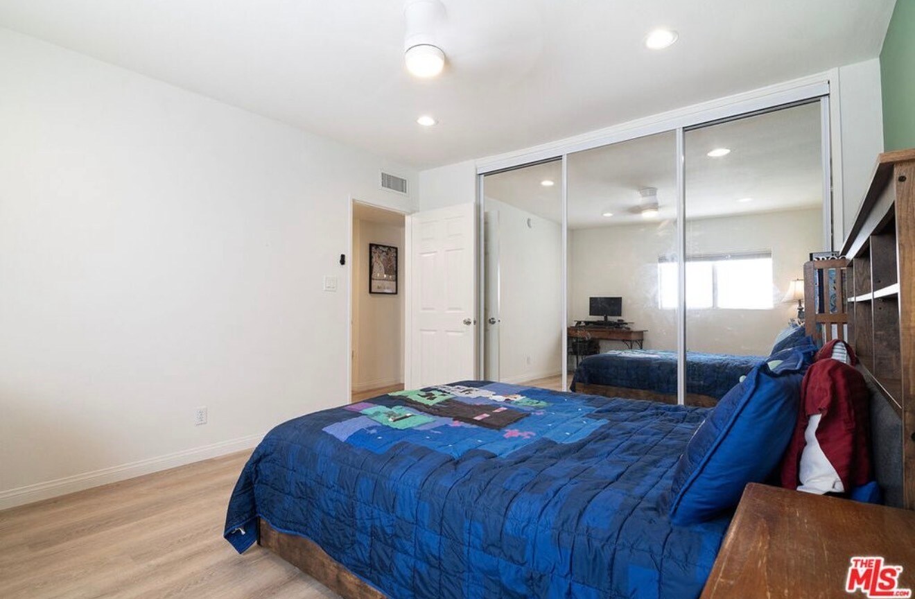 Building Photo - 4358 Mammoth Ave