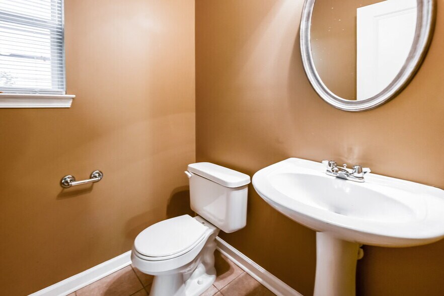 Building Photo - 327 Village Chase