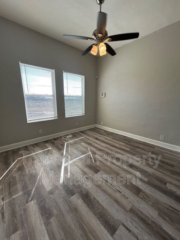 Building Photo - 616 N 10th St