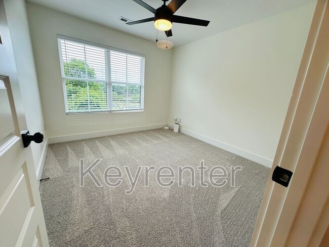 Building Photo - 1406 Lantana Ln NW