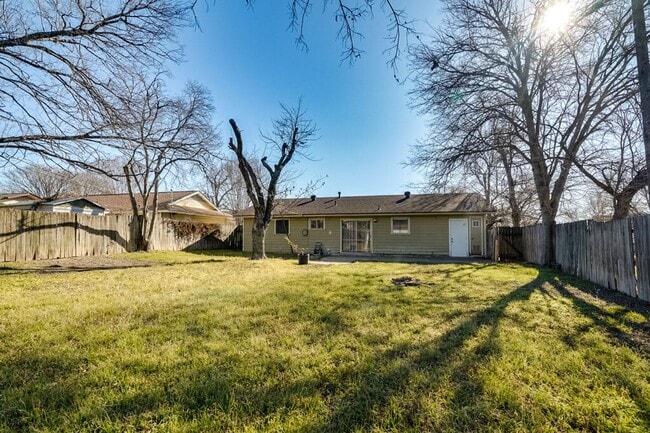 Building Photo - 6702 Esther Dr