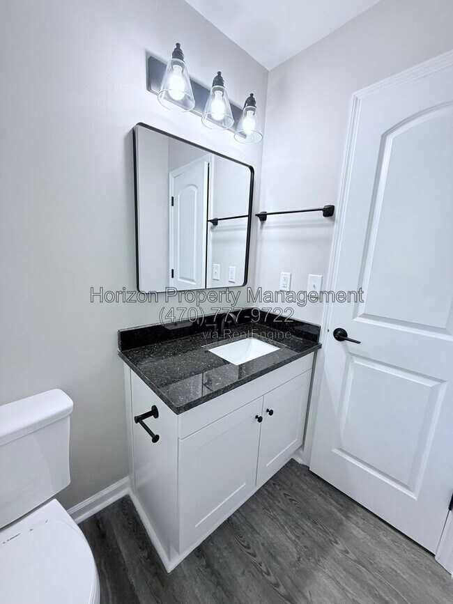 Building Photo - 4030 Hidden Hollow Dr