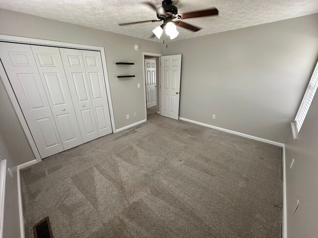 Building Photo - Lovely 2-Bedroom, 1.5-Bath Townhome in a Desirable Hamburg Location!