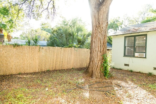Building Photo - 4611 Harmon Ave