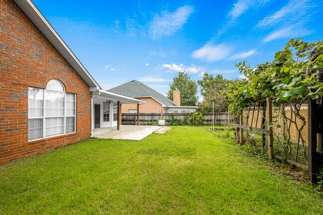 Building Photo - 4/2 Cantonment Property in Kings Road Neighborhood