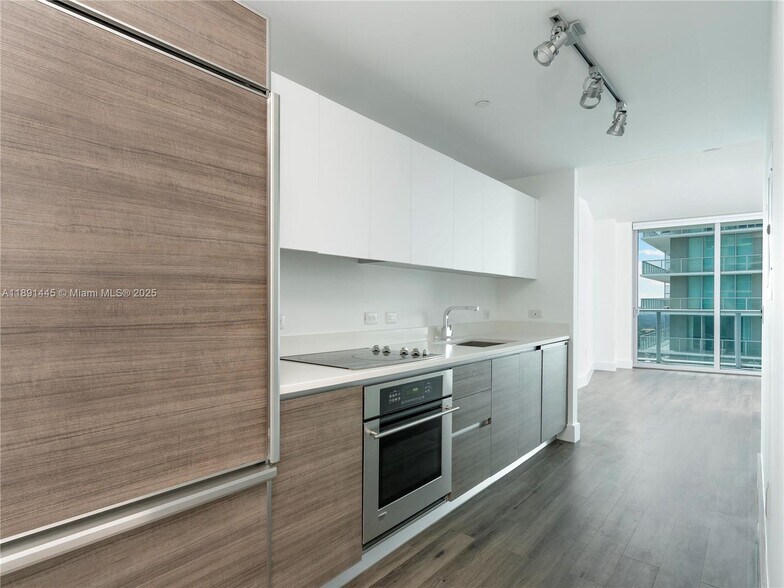 Building Photo - 1100 S Miami Ave