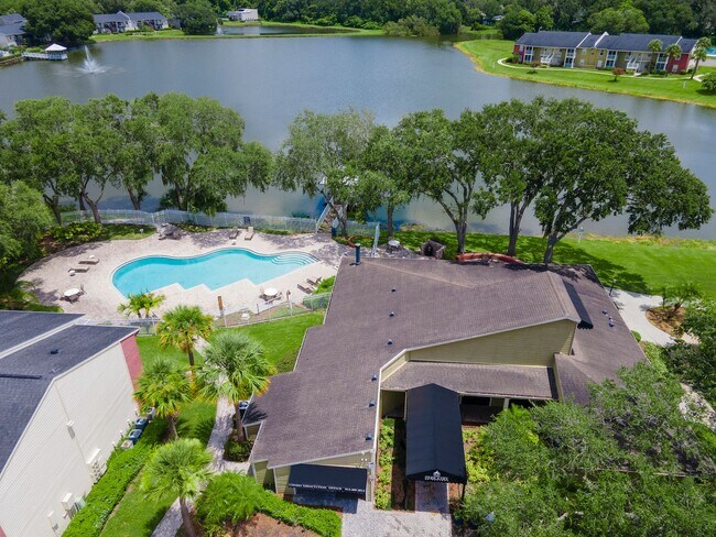 Building Photo - 221 Lake Brook Cir