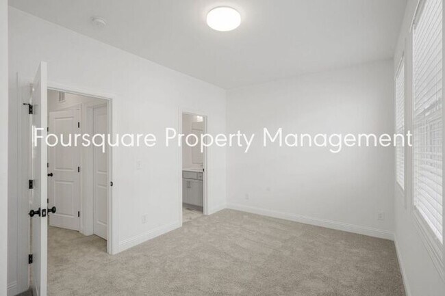 Building Photo - Modern 4-Bed / 3.5-Bath Townhome with Main Level Hard-Surface Floors , Back Patio – Easy Access t...