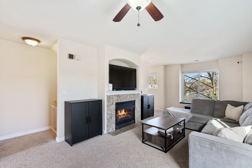 Building Photo - 895 SW 170th Ave