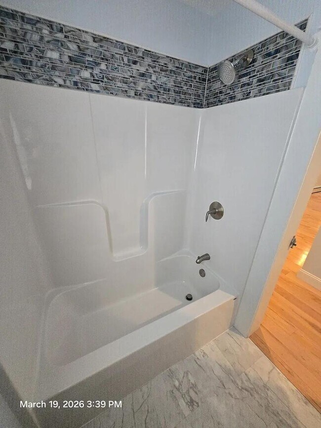 Building Photo - 21 Juniper St