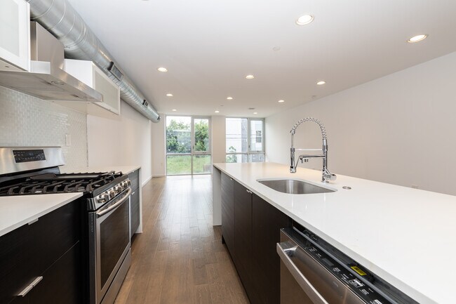 Building Photo - 1422 N 7th St