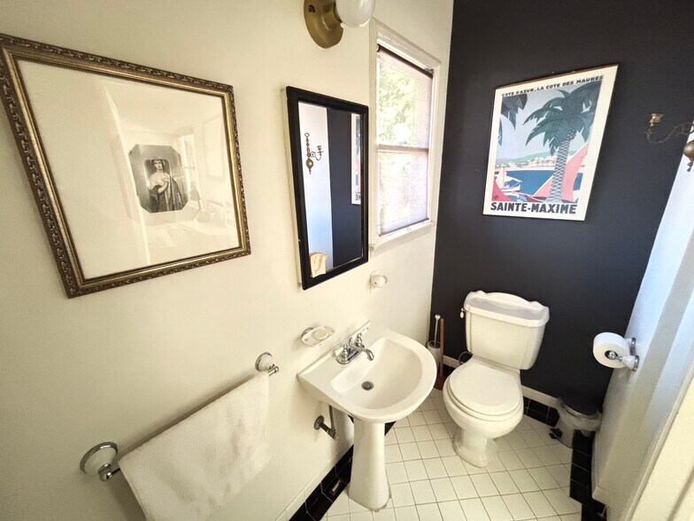 Half Bath - 2528 Panorama Ter