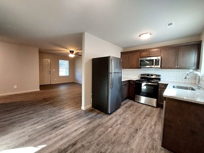 Building Photo - 8 Stephanie Dr