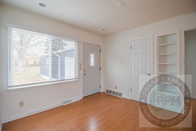 Building Photo - 1/2 OFF OF FIRST MONTH'S RENT! | Modern 3 Bd/2Ba Home | Near Aksarben