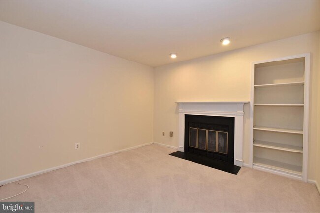 Building Photo - 10702 Kings Riding Way