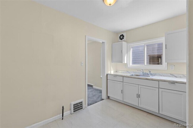 Building Photo - 13575 Rutherford St