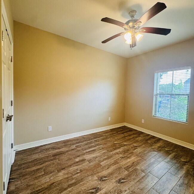 Building Photo - Spacious Duplex Now Available in Orange, TX!