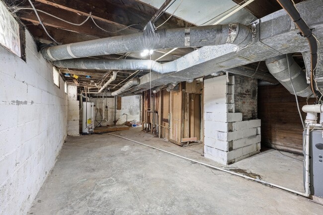 Building Photo - 1452 Summit St