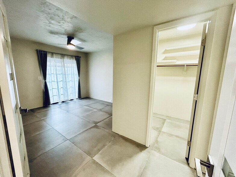 Building Photo - 7557 N Dreamy Draw Dr