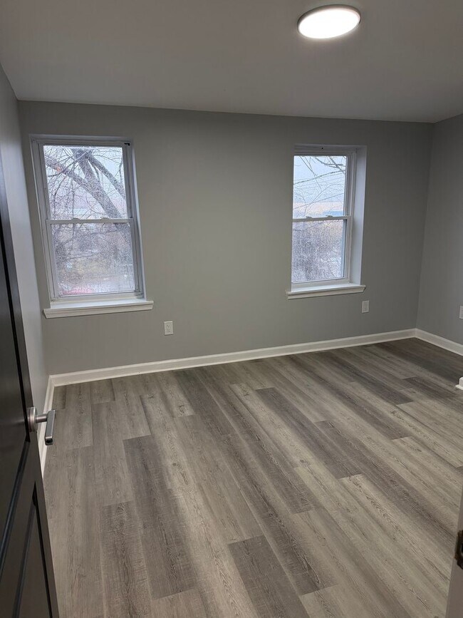 Building Photo - 3718 E Lombard St