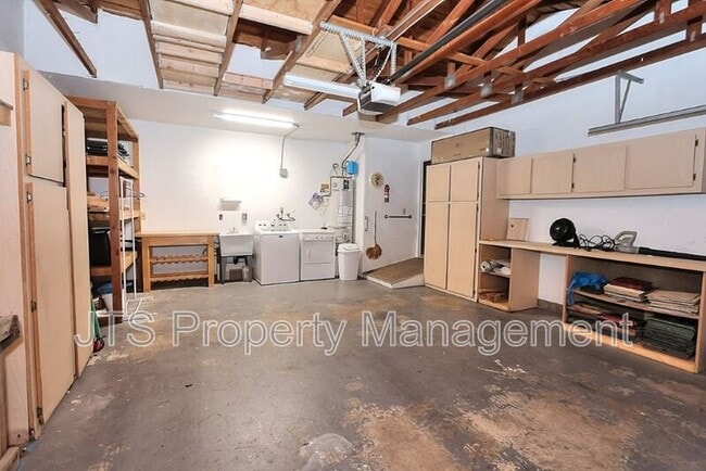 Building Photo - 6913 Navarro Ct