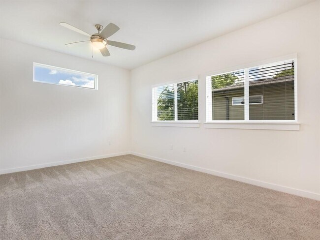 Building Photo - 6800 Menchaca Rd