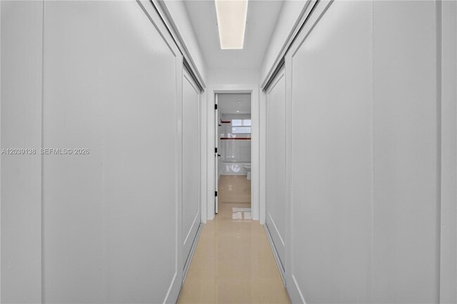 Building Photo - 9351 Fontainebleau Blvd