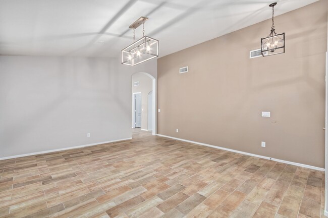 Building Photo - GORGEOUS home in the highly desired Arrowhead Ranch