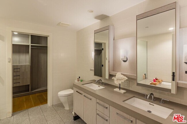 Building Photo - 10777 Wilshire Blvd