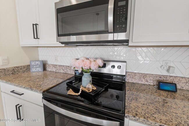 Building Photo - 1854 Capital Dr