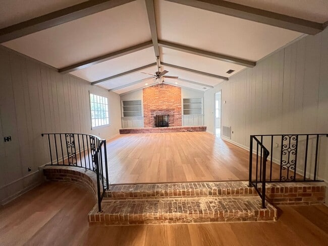 Building Photo - 115 Simmons Rd